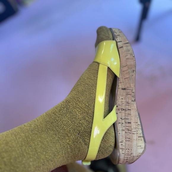 Miu miu yellow & cork peep toe wedges. Size 37 1/2 (6.5 US) - Picture 2 of 6